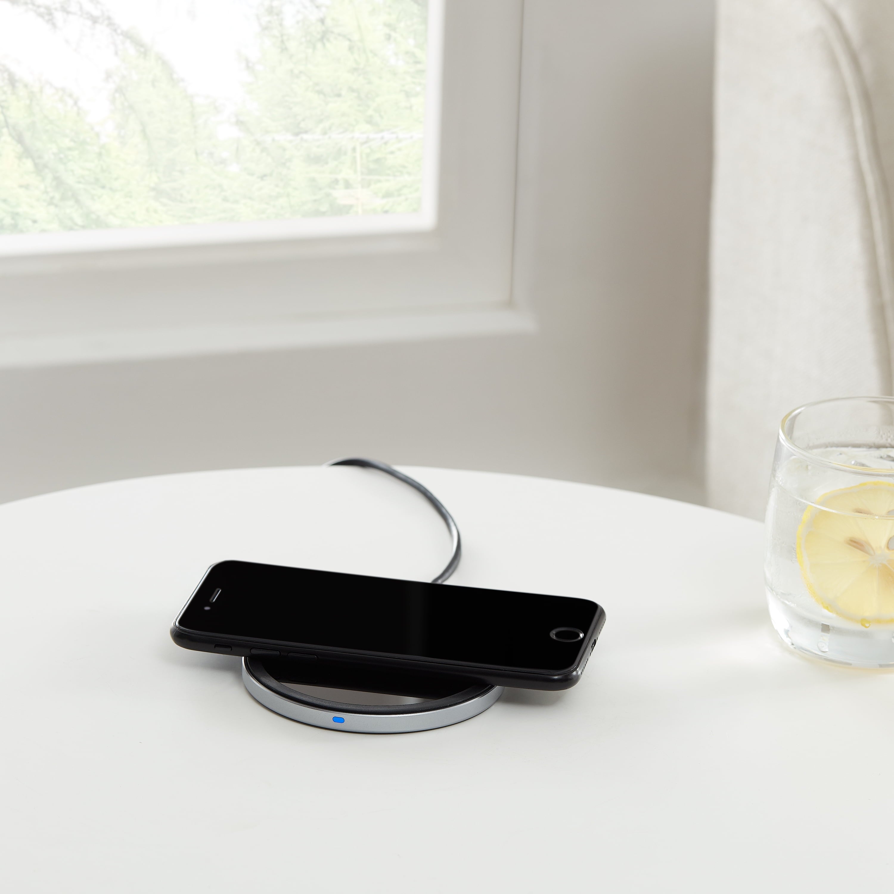 Onn. 10W Wireless Charging Pad Compatible with Iphone 13/12/11/XS/X/8 Series, Samsung Galaxy Series, Etc